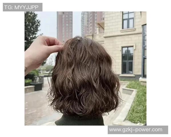 时尚足球明星短发造型推荐与图片分享，助你找到最适合的发型灵感