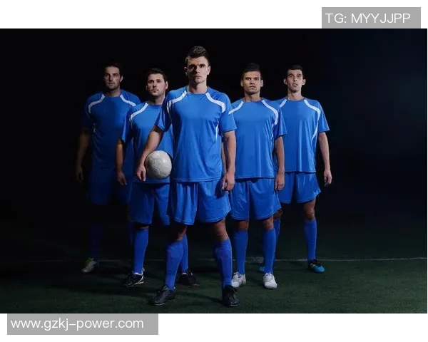 韩国足球明星军训活动引发热议展现运动员拼搏精神与团队合作魅力