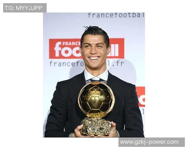 足球明星钟俊的成长历程与职业生涯全景解析